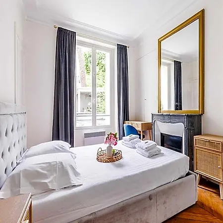 Chic And Refined Apartment. Hotel 2*