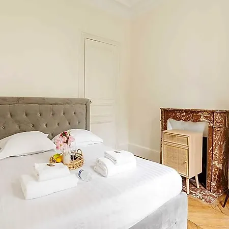 Chic And Refined Apartment. 2* Parijs