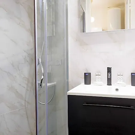 Chic And Refined Apartment. Hotel